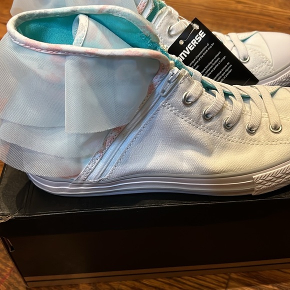 Converse Girls CTAS Block Party High Top Lace up Shoes size 5 NWT in box - Picture 7 of 12